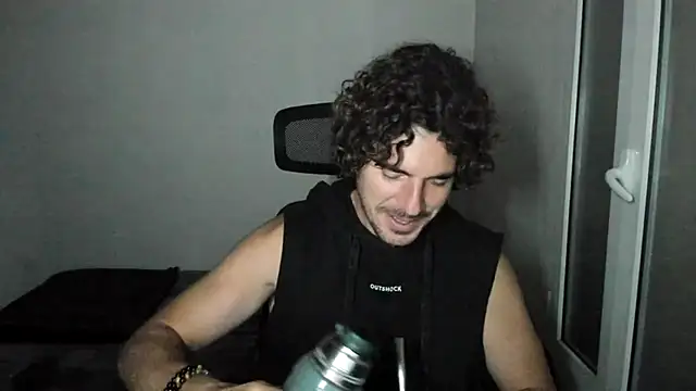 Snapshot of joaquin420_hot chatting on 05/12/26, 02:41 joaquin420 hot online show from 05/12/26, 02:41