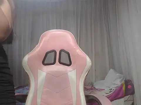 Snapshot of lyn67 chatting on 02/19/26, 02:18 lyn67 online show from 02/19/26, 02:18