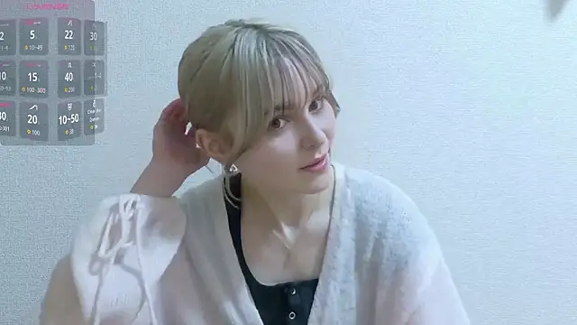 Snapshot of e_ri_ka93 chatting on 03/31/26, 01:00 e ri ka93 online show from 03/31/26, 01:00