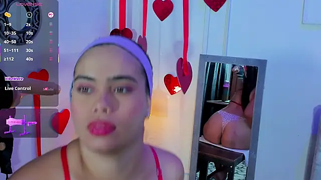 Snapshot of emily_prettygirl chatting on 02/21/26, 12:39 emily prettygirl online show from 02/21/26, 12:39