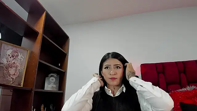 LuciadelaVega online show from 02/24/26, 07:01