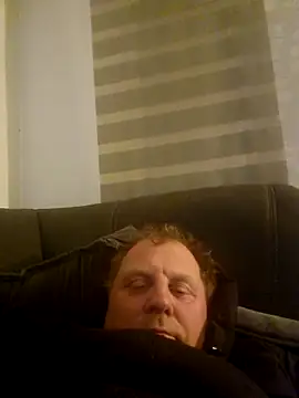 Snapshot of Demik71 chatting on 02/20/26, 07:25 Demik71 online show from 02/20/26, 07:25