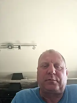 Snapshot of Demik71 chatting on 03/02/26, 11:28 Demik71 online show from 03/02/26, 11:28