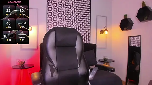 Lola 12  online show from 02/16/26, 01:18