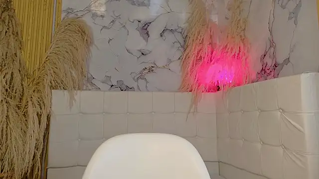 Snapshot of Everlyn_sexx chatting on 03/15/26, 02:34 Everlyn sexx online show from 03/15/26, 02:34