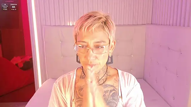 Snapshot of Everlyn_sexx chatting on 03/21/26, 01:37 Everlyn sexx online show from 03/21/26, 01:37