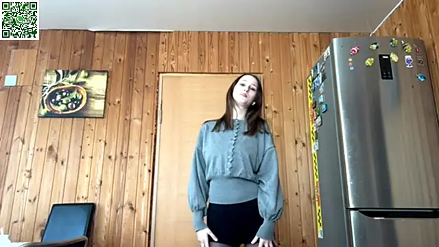 Snapshot of VickieKush chatting on 04/21/26, 08:42 VickieKush online show from 04/21/26, 08:42