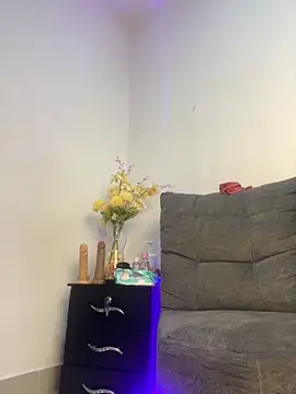 Snapshot of RousseSmith chatting on 04/21/26, 07:28 RousseSmith online show from 04/21/26, 07:28