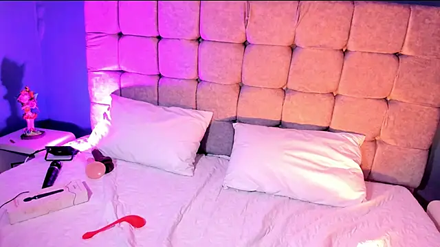 Snapshot of Blue_Aura_ chatting on 04/20/26, 06:53 Blue Aura online show from 04/20/26, 06:53