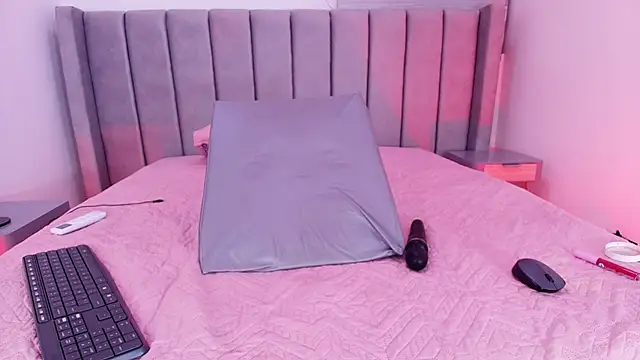 Snapshot of freyhasmith_ chatting on 03/17/26, 02:49 freyhasmith online show from 03/17/26, 02:49