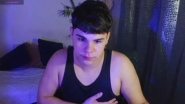 Snapshot of eithan_jonnes chatting on 02/21/26, 08:43 eithan jonnes online show from 02/21/26, 08:43