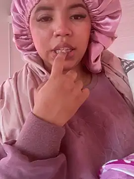 Snapshot of Lucy_strong1 chatting on 02/10/26, 03:05 Lucy strong1 online show from 02/10/26, 03:05