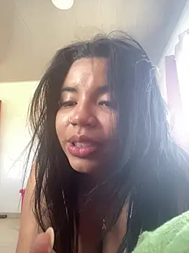 Snapshot of Lucy_strong1 chatting on 03/01/26, 08:33 Lucy strong1 online show from 03/01/26, 08:33