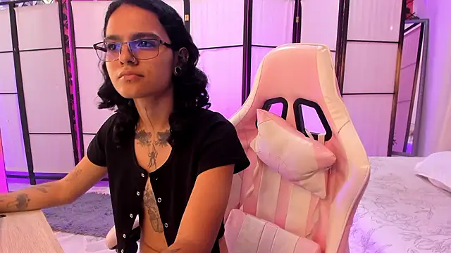 Julianne 7 online show from 03/04/26, 08:15