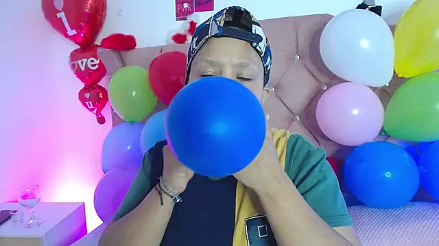 Snapshot of nat_evans8 chatting on 03/28/26, 02:11 nat evans8 online show from 03/28/26, 02:11