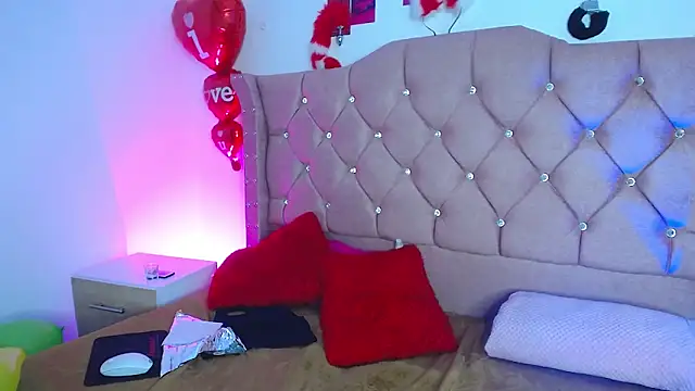 Snapshot of nat_evans8 chatting on 04/05/26, 03:47 nat evans8 online show from 04/05/26, 03:47