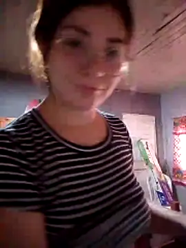 Snapshot of Luna33- chatting on 03/05/26, 04:36 Luna33- online show from 03/05/26, 04:36