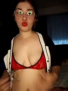 Snapshot of Luna33- chatting on 03/21/26, 09:40 Luna33- online show from 03/21/26, 09:40