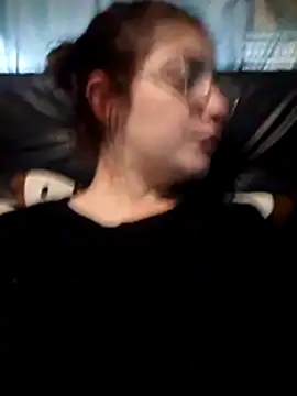 Snapshot of Luna33- chatting on 04/06/26, 08:43 Luna33- online show from 04/06/26, 08:43