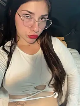 Snapshot of Luna33- chatting on 04/21/26, 05:39 Luna33- online show from 04/21/26, 05:39