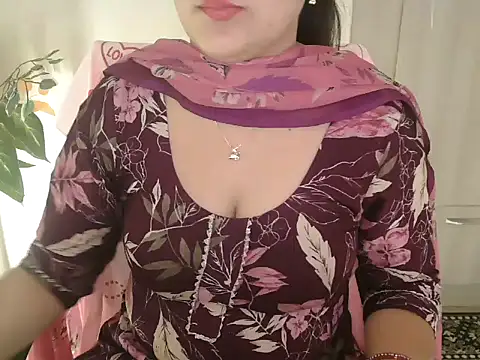 Snapshot of _chitranshi chatting on 04/04/26, 06:00 chitranshi online show from 04/04/26, 06:00