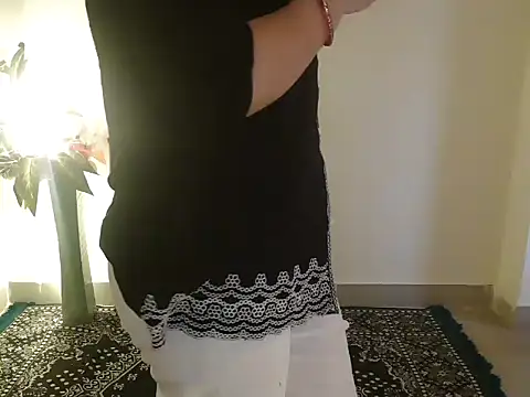 Snapshot of _chitranshi chatting on 04/13/26, 05:57 chitranshi online show from 04/13/26, 05:57