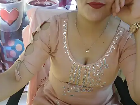 Snapshot of _chitranshi chatting on 04/26/26, 05:49 chitranshi online show from 04/26/26, 05:49