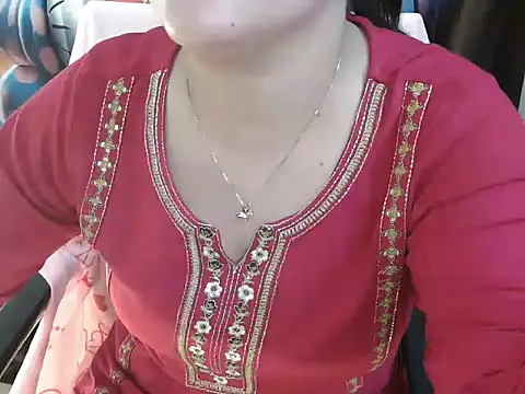 Snapshot of _chitranshi chatting on 04/28/26, 05:56 chitranshi online show from 04/28/26, 05:56