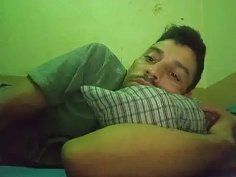 Snapshot of segnini21 chatting on 05/19/26, 02:40 segnini21 online show from 05/19/26, 02:40