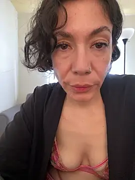 Snapshot of JeanneDuval8888 chatting on 04/02/26, 10:51 JeanneDuval8888 online show from 04/02/26, 10:51