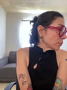 Snapshot of JeanneDuval8888 chatting on 04/07/26, 10:20 JeanneDuval8888 online show from 04/07/26, 10:20