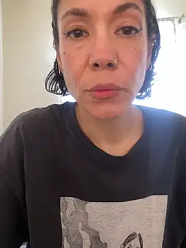 Snapshot of JeanneDuval8888 chatting on 04/10/26, 10:25 JeanneDuval8888 online show from 04/10/26, 10:25