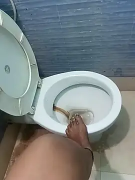 Snapshot of cutezara4 chatting on 03/18/26, 06:00 cutezara4 online show from 03/18/26, 06:00