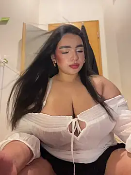 Snapshot of Mayaslow chatting on 06/20/26, 04:32 Mayaslow online show from 06/20/26, 04:32