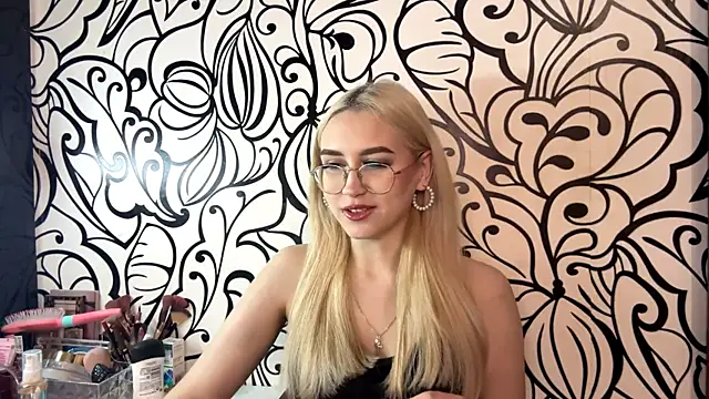 Kat Catherine online show from 02/24/26, 12:58