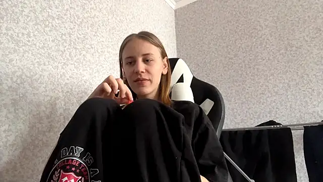 Sweety Burger online show from 02/25/26, 12:04