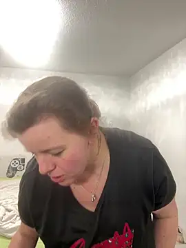 Snapshot of Laura-Loveyou chatting on 03/03/26, 11:10 Laura-Loveyou online show from 03/03/26, 11:10