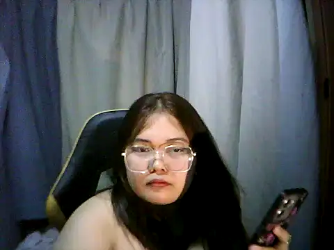 xia xoxo  online show from 05/08/26, 03:45