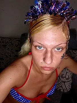 Snapshot of ellabankzz chatting on 05/25/26, 06:14 ellabankzz online show from 05/25/26, 06:14
