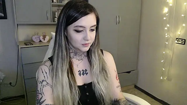 Snapshot of Rin_Tozier chatting on 04/02/26, 01:25 Rin Tozier online show from 04/02/26, 01:25