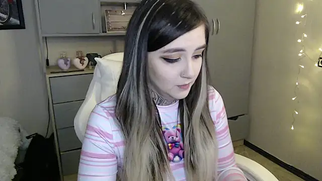 Snapshot of Rin_Tozier chatting on 04/10/26, 01:22 Rin Tozier online show from 04/10/26, 01:22