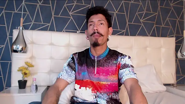 Snapshot of NoaahTylor chatting on 02/18/26, 12:50 NoaahTylor online show from 02/18/26, 12:50