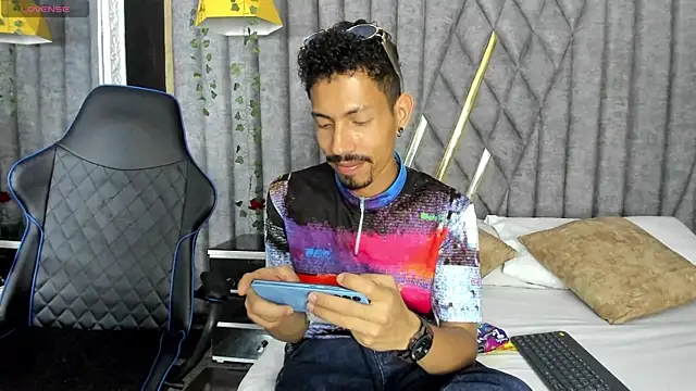 Snapshot of NoaahTylor chatting on 07/10/26, 04:06 NoaahTylor online show from 07/10/26, 04:06