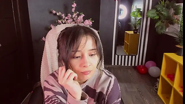Snapshot of May_Ling chatting on 03/08/26, 10:35 May Ling online show from 03/08/26, 10:35
