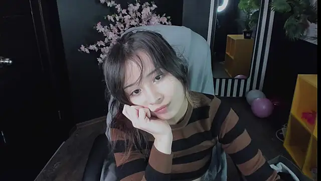 Snapshot of May_Ling chatting on 03/12/26, 10:27 May Ling online show from 03/12/26, 10:27
