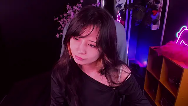 Snapshot of May_Ling chatting on 06/21/26, 11:24 May Ling online show from 06/21/26, 11:24