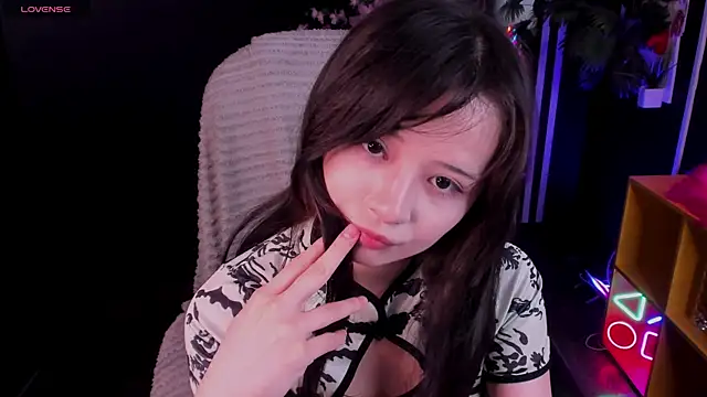 Snapshot of May_Ling chatting on 07/04/26, 12:00 May Ling online show from 07/04/26, 12:00