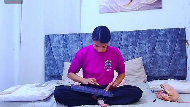 Snapshot of MelanyStone_ chatting on 04/11/26, 10:52 MelanyStone online show from 04/11/26, 10:52