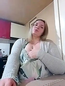 HotStepmommy4 online show from 02/11/26, 10:37