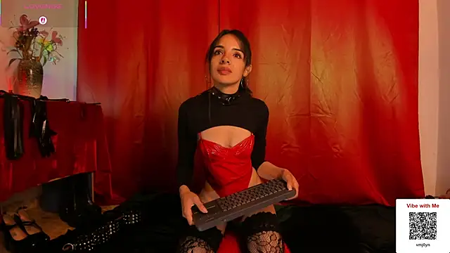 Snapshot of lilyruso chatting on 04/27/26, 11:19 lilyruso online show from 04/27/26, 11:19